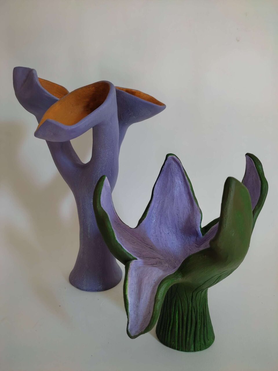 2023 Fleur mauve et verte, Terre cuite peinte 35 cm et 20 cm